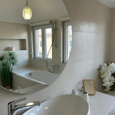 Penthouse Bavis - Brand New Luxurious 3-br - Location In The Center Next To The - Sea View - Buralux Properties Apartment